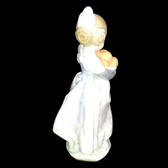 Lladro Figurine Girl With Oranges Home Accents And Decor - Picture 5 of 5